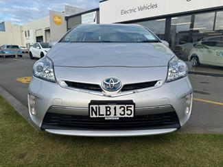 2014 Toyota PRIUS - Thumbnail