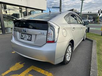 2014 Toyota PRIUS - Thumbnail