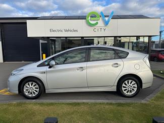 2014 Toyota PRIUS - Thumbnail