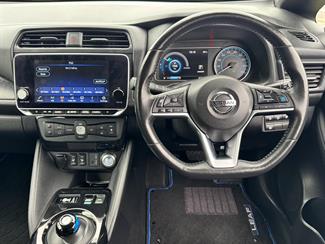2020 Nissan LEAF - Thumbnail