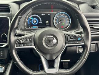 2020 Nissan LEAF - Thumbnail