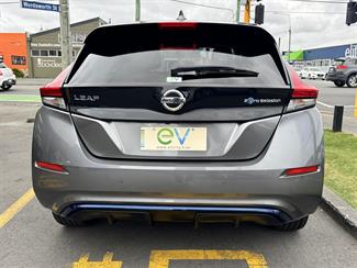 2020 Nissan LEAF - Thumbnail