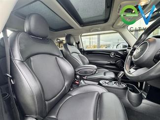 2022 Mini Hatch - Thumbnail