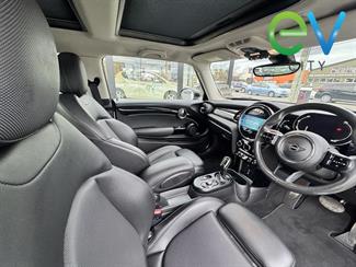 2022 Mini Hatch - Thumbnail