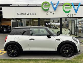 2022 Mini Hatch - Thumbnail