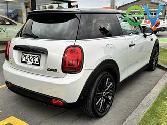 2022 Mini Hatch - Thumbnail