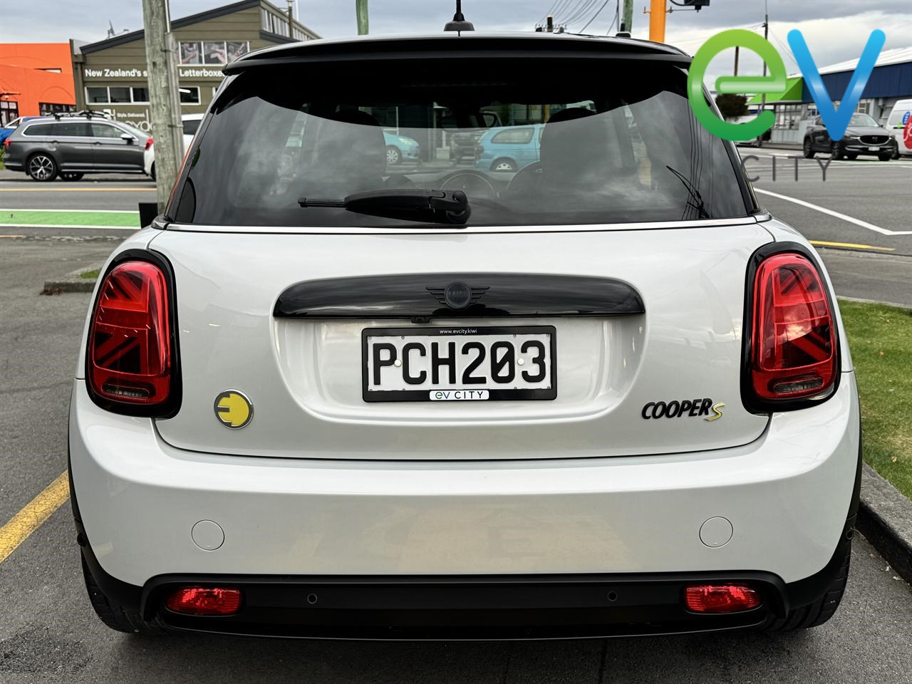 2022 Mini Hatch