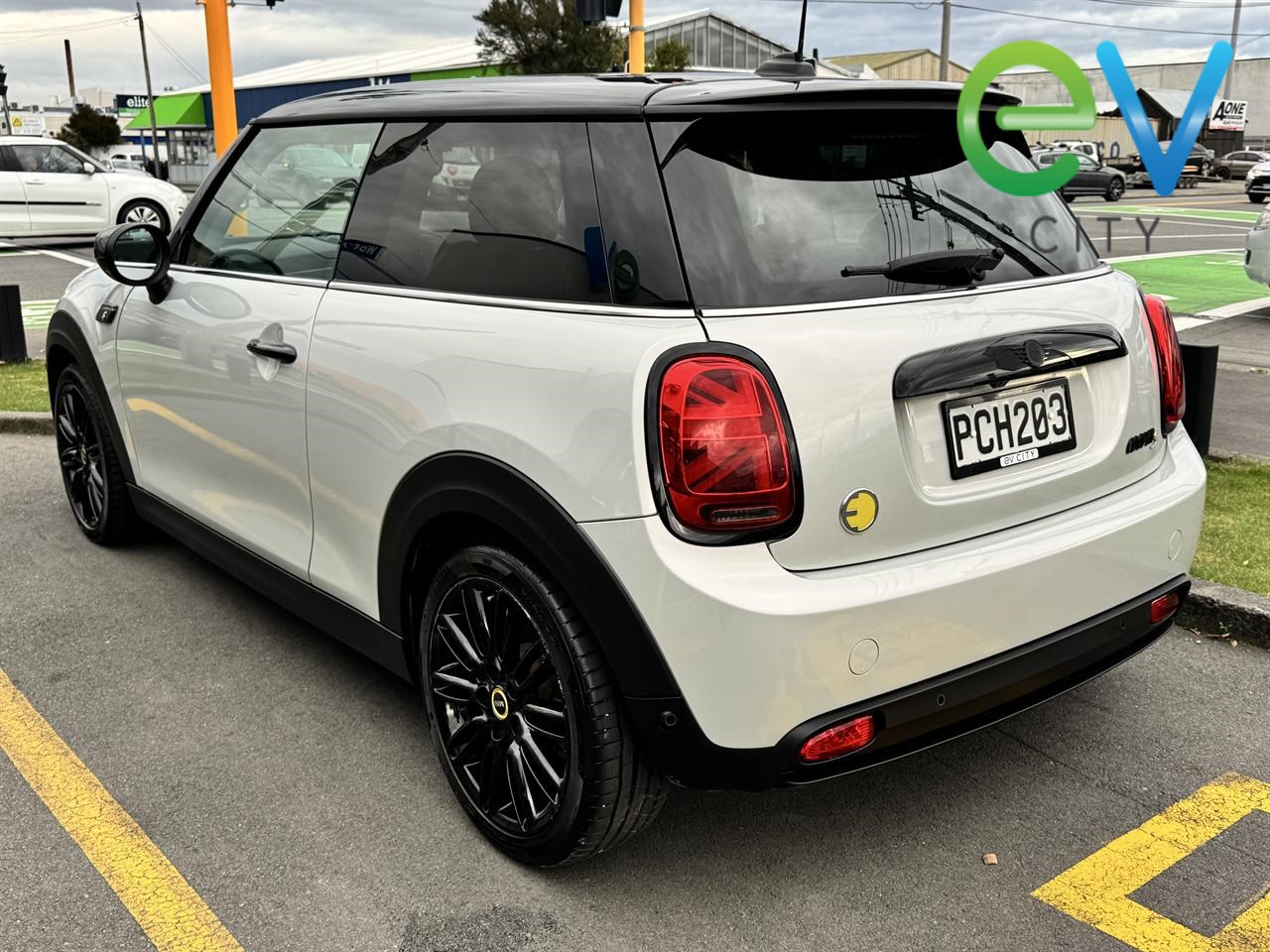 2022 Mini Hatch