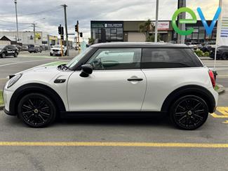 2022 Mini Hatch - Thumbnail