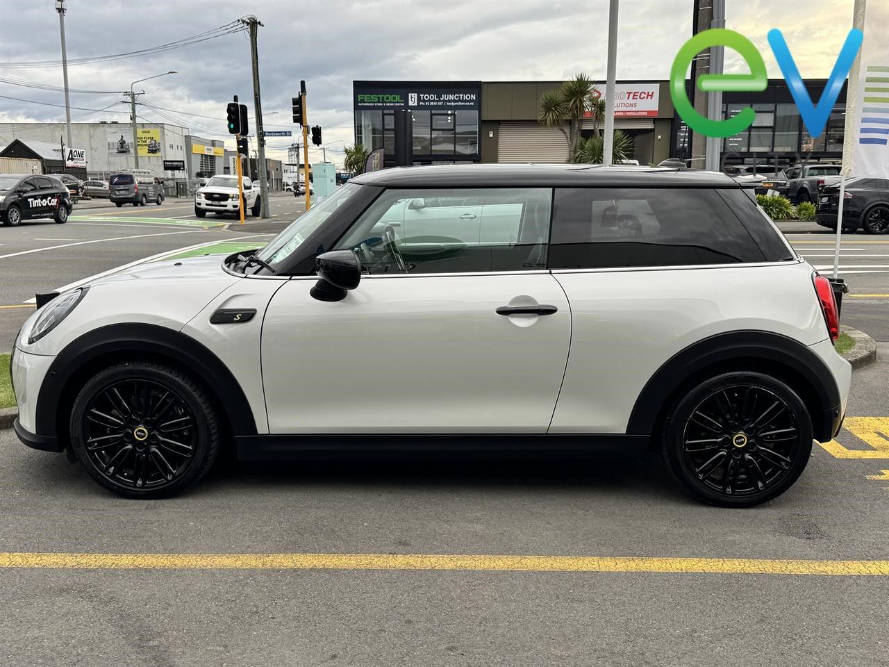 2022 Mini Hatch