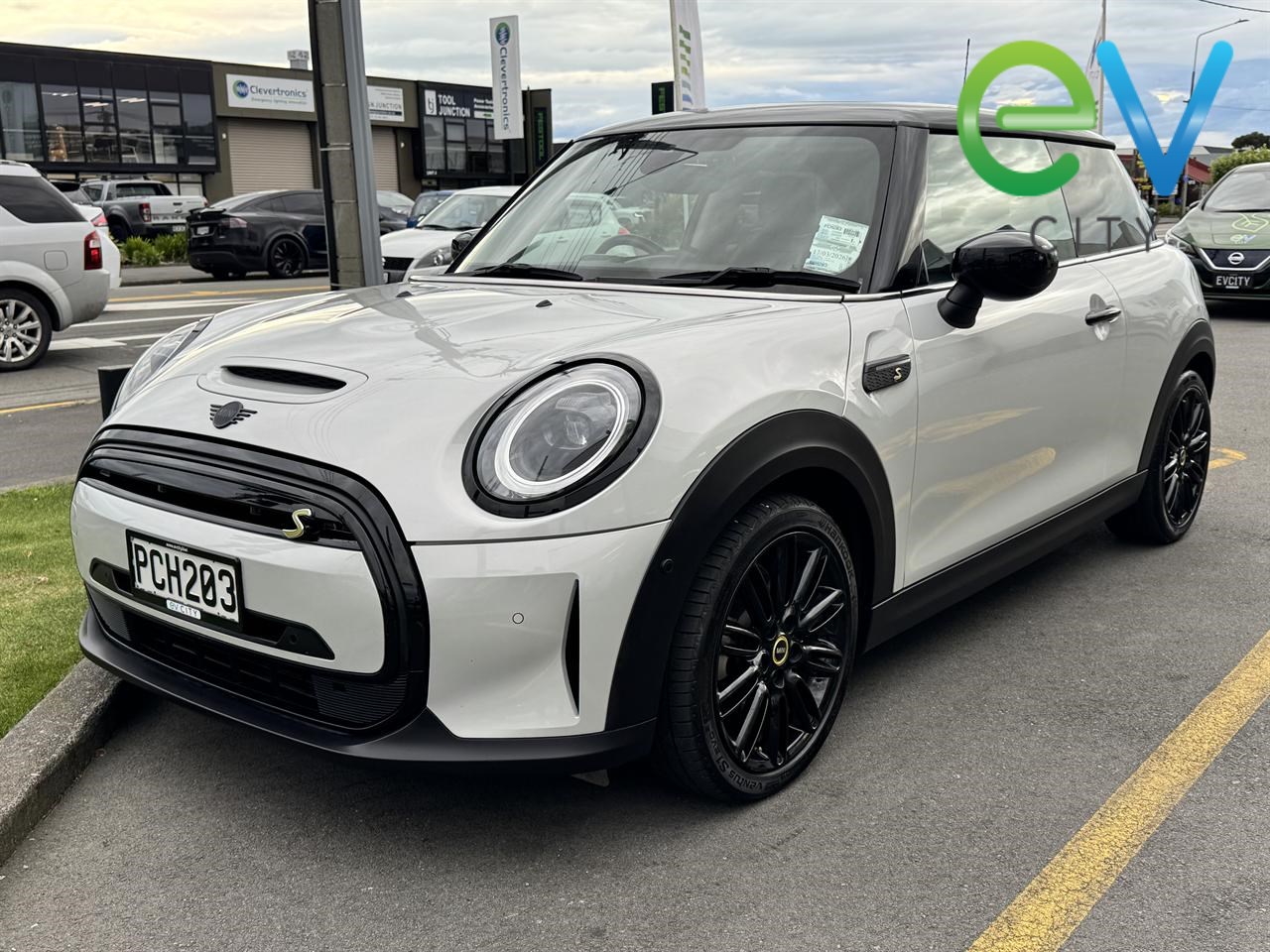 2022 Mini Hatch