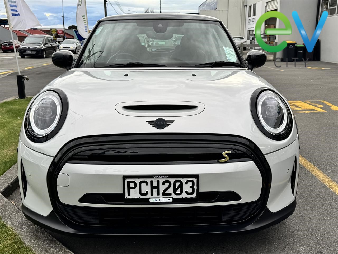 2022 Mini Hatch