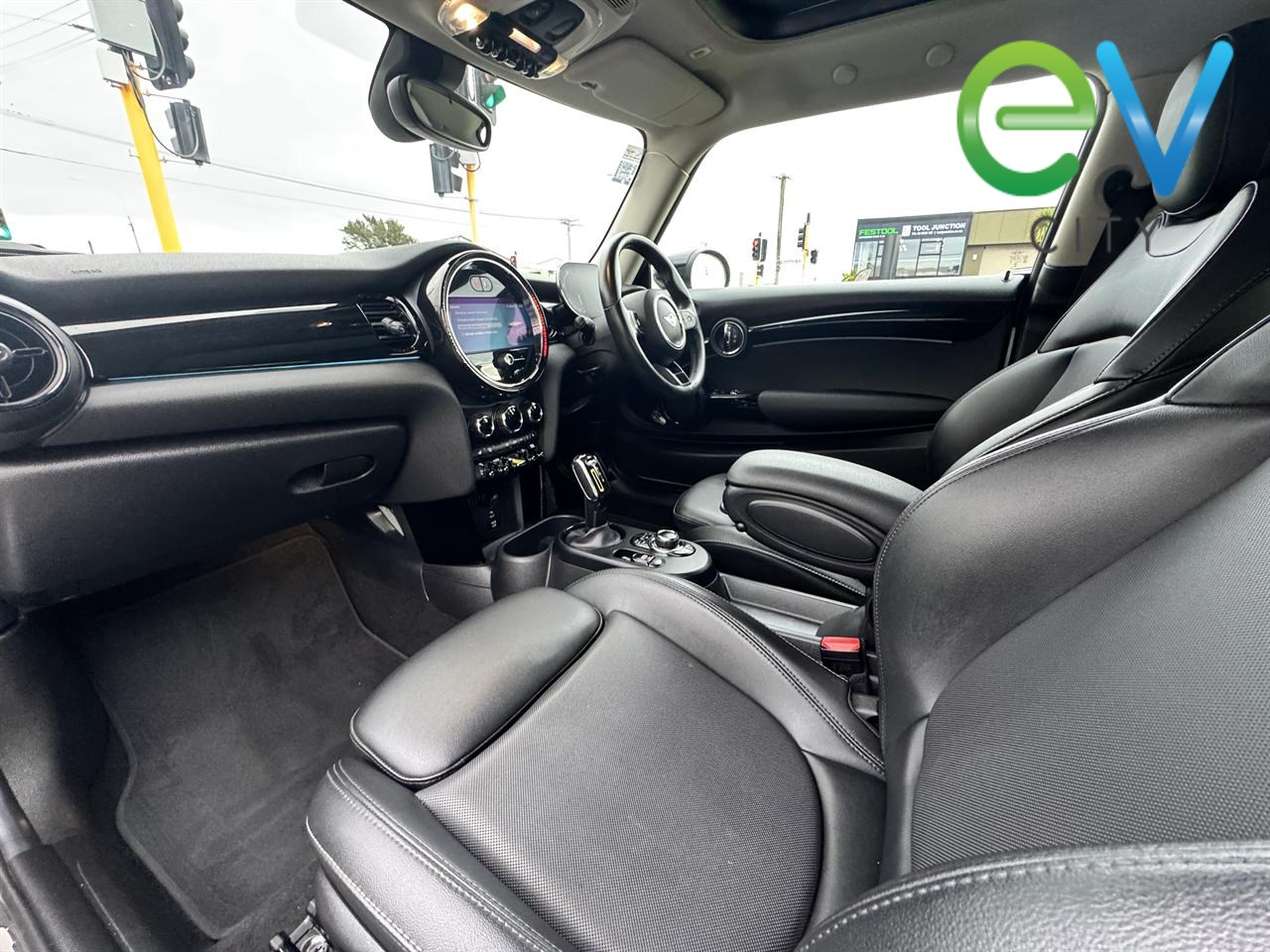2022 Mini Hatch
