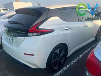2018 Nissan LEAF - Thumbnail