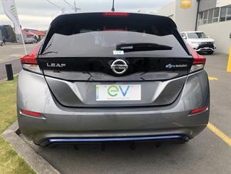 2018 Nissan LEAF - Thumbnail