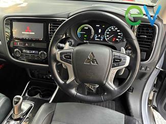 2017 Mitsubishi OUTLANDER - Thumbnail
