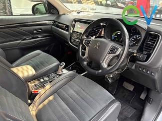 2017 Mitsubishi OUTLANDER - Thumbnail