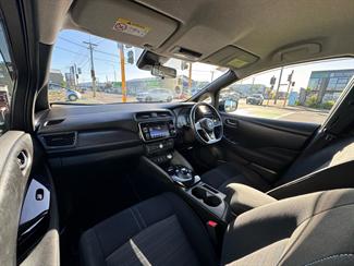 2019 Nissan LEAF - Thumbnail