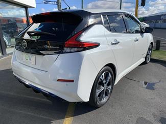 2018 Nissan LEAF - Thumbnail