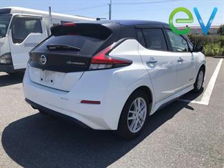 2018 Nissan LEAF - Thumbnail