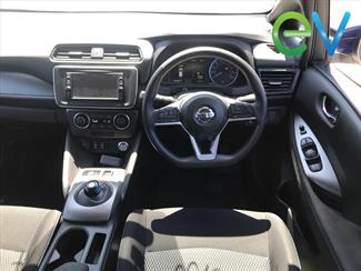 2018 Nissan LEAF - Thumbnail