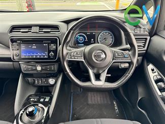 2018 Nissan LEAF - Thumbnail