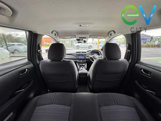 2018 Nissan LEAF - Thumbnail