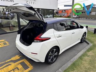 2018 Nissan LEAF - Thumbnail