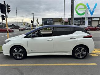 2018 Nissan LEAF - Thumbnail