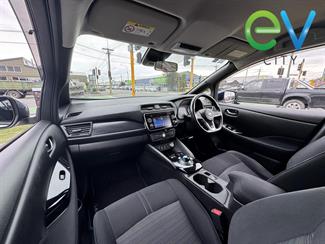 2018 Nissan LEAF - Thumbnail