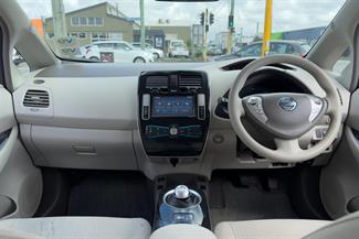 2012 Nissan LEAF - Thumbnail