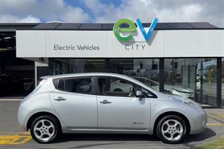 2012 Nissan LEAF - Thumbnail