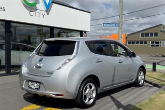 2012 Nissan LEAF - Thumbnail