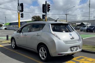 2012 Nissan LEAF - Thumbnail