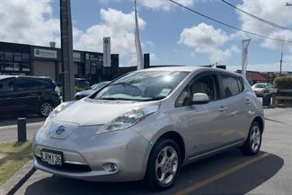 2012 Nissan LEAF - Thumbnail