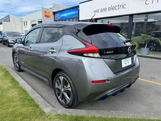 2018 Nissan LEAF - Thumbnail