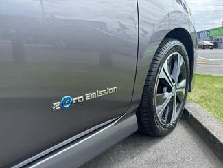2018 Nissan LEAF - Thumbnail