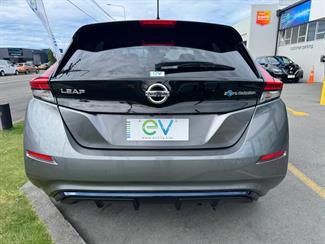 2018 Nissan LEAF - Thumbnail