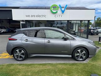 2018 Nissan LEAF - Thumbnail