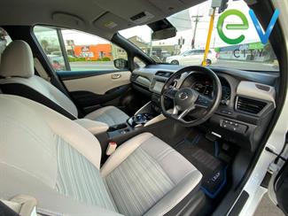 2018 Nissan LEAF - Thumbnail