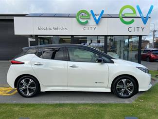 2018 Nissan LEAF - Thumbnail