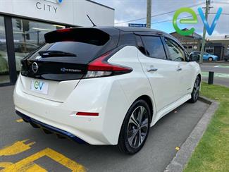 2018 Nissan LEAF - Thumbnail