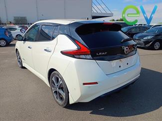 2018 Nissan LEAF - Thumbnail