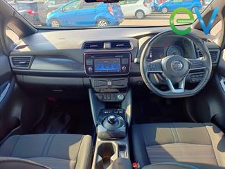 2018 Nissan LEAF - Thumbnail