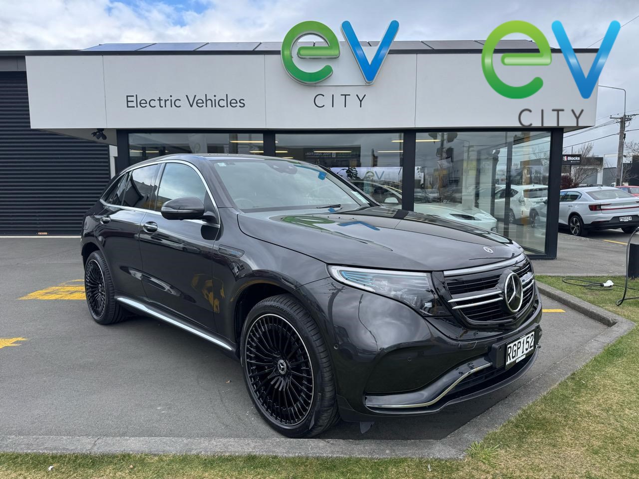 2022 Mercedes-Benz EQC 400