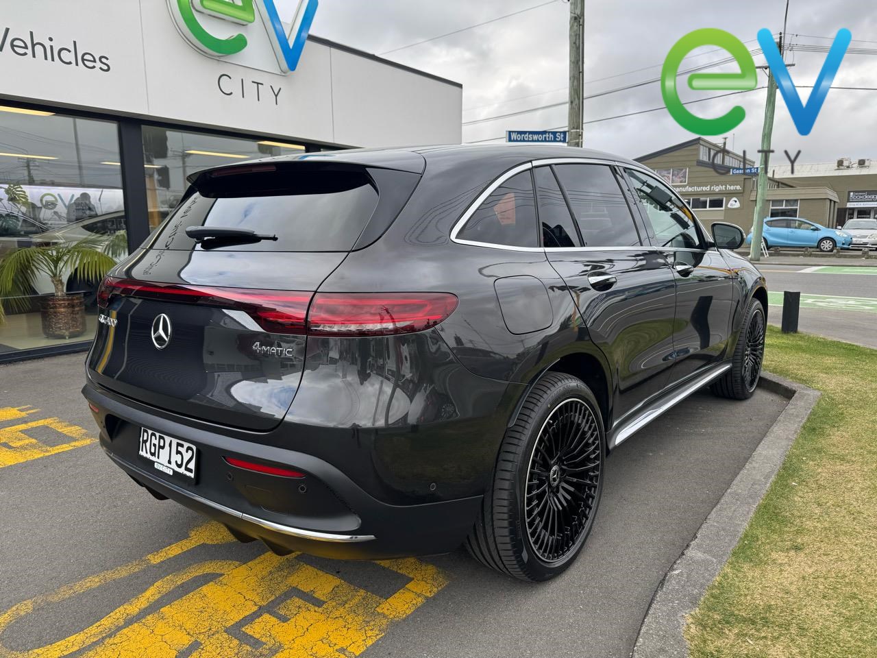 2022 Mercedes-Benz EQC 400