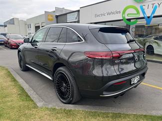 2022 Mercedes-Benz EQC 400 - Thumbnail