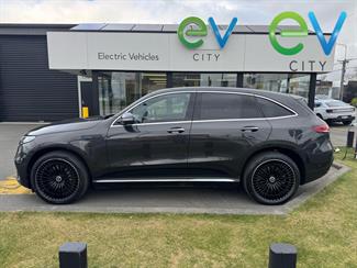 2022 Mercedes-Benz EQC 400 - Thumbnail