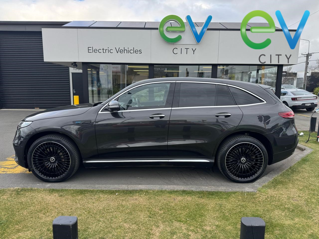 2022 Mercedes-Benz EQC 400