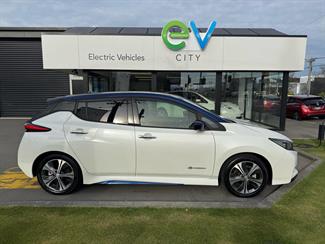 2018 Nissan LEAF - Thumbnail